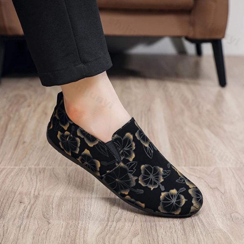 2025 New Men Shoes Fashion Trend Printed Loafers Low Cut Slip on Footrests Comfortable Lightweight Soft sole Casual Single Shoes