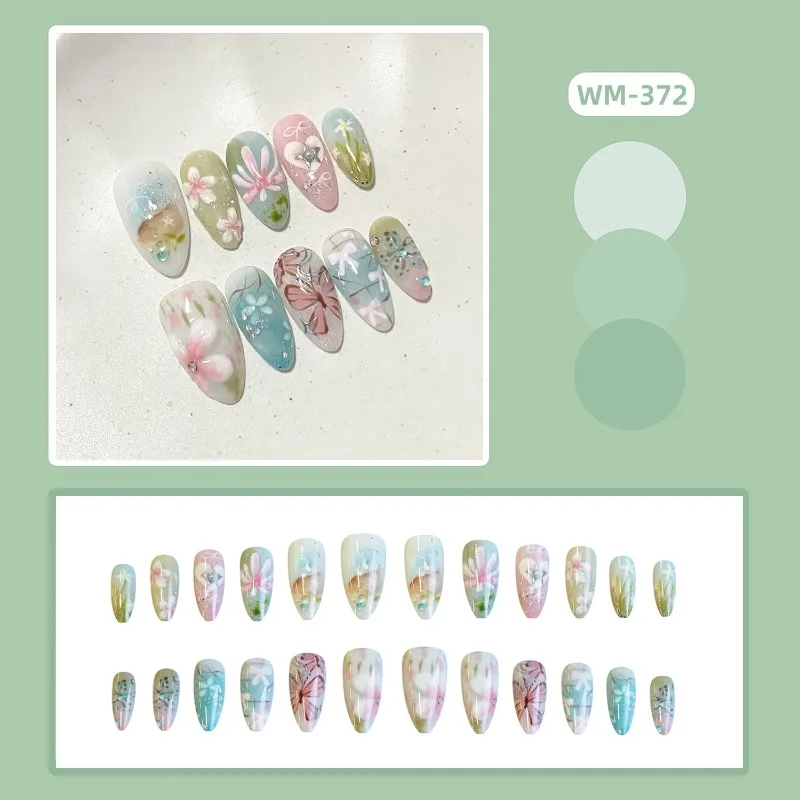 Faux ongles français à pression dégradé bleu frais, couverture complète, motifs de fleurs et de papillons, amande, portables, 24 pièces