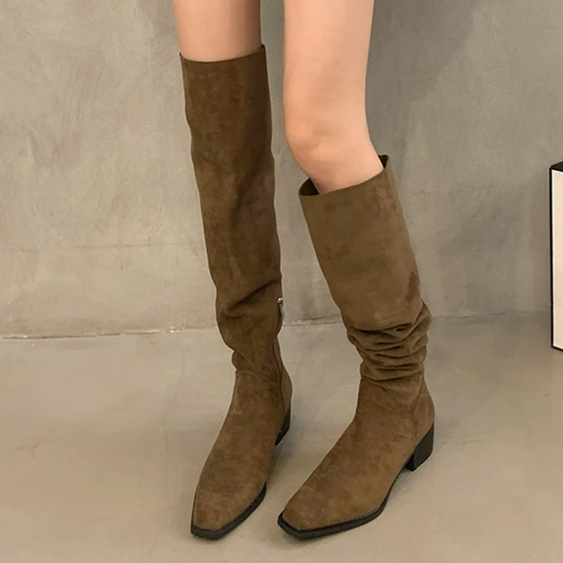 

Длинные сапоги для женщин, модная замшевая обувь, сапоги выше колена на среднем каблуке, зима 2025, новое платье, дизайнерские ботинки челси Para Mujer
