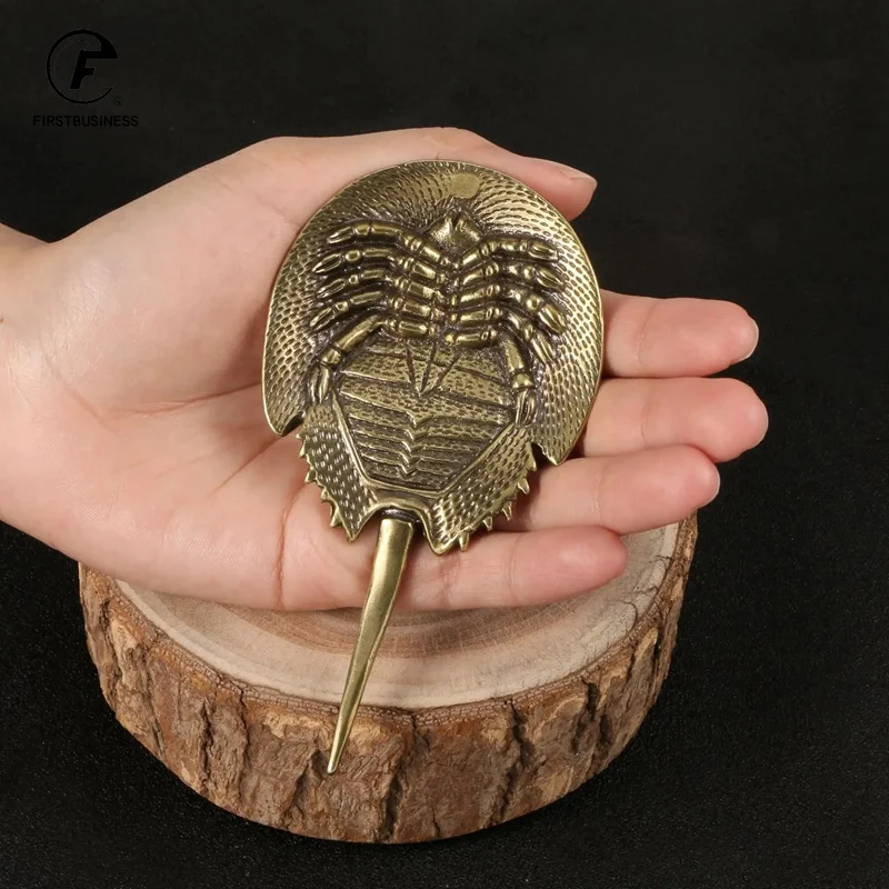 Solid Brass Living fossil Tri-spine Horseshoe Crab Miniature Figurines Cute Animal Design Tea Pet Table Decoration Handcrafts GG