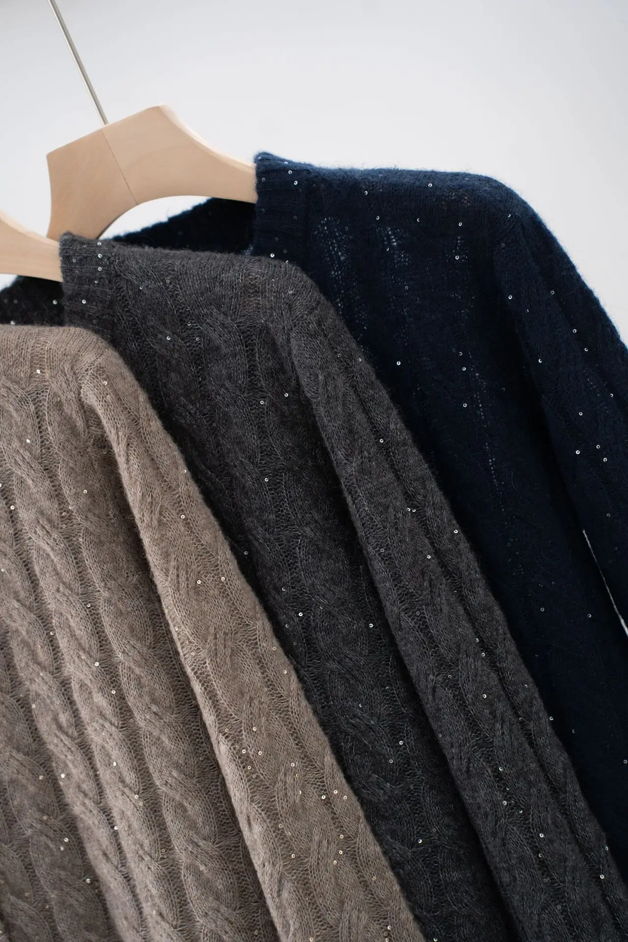 

Осень/зима 2022, новый вязаный кардиган из кашемировой шерсти с пайетками и пуговицами, круглый вырез, повседневная и универсальная женская верхняя одежда