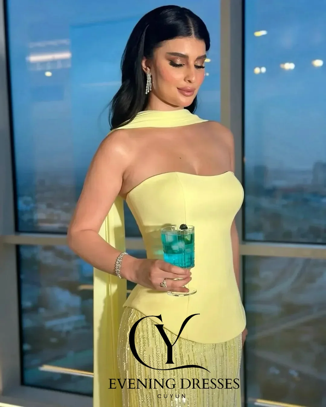 Cuyun amarelo luxo feminino vestido de noite 2025 personalizado sem alças miçangas vestido de baile com xale elegante vestido de festa árabe saudita