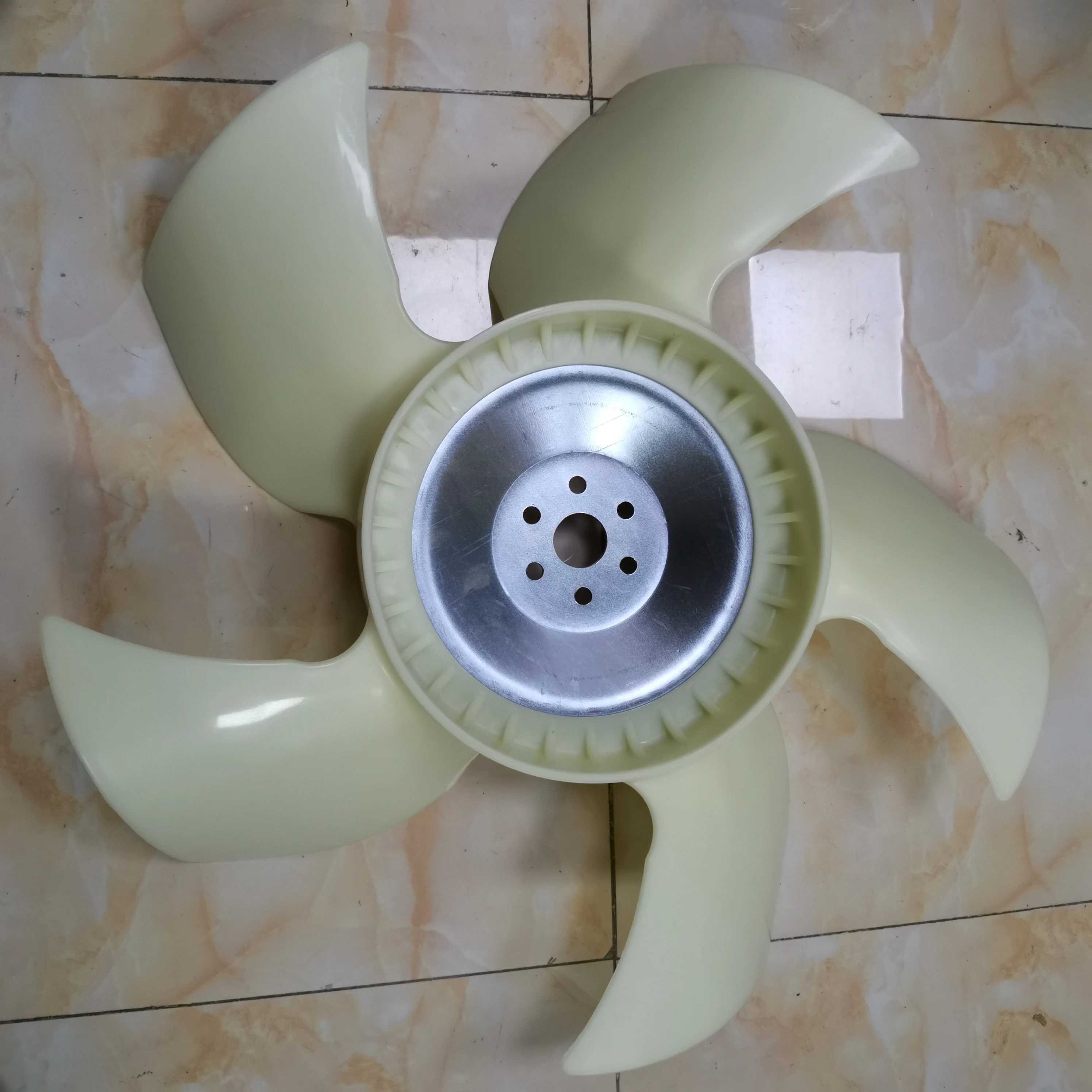 

Excavator ZAX200-3 4HK1 Diesel Engine Cooling Fan Blade 898018-5070 8980185070 8-98018507-0