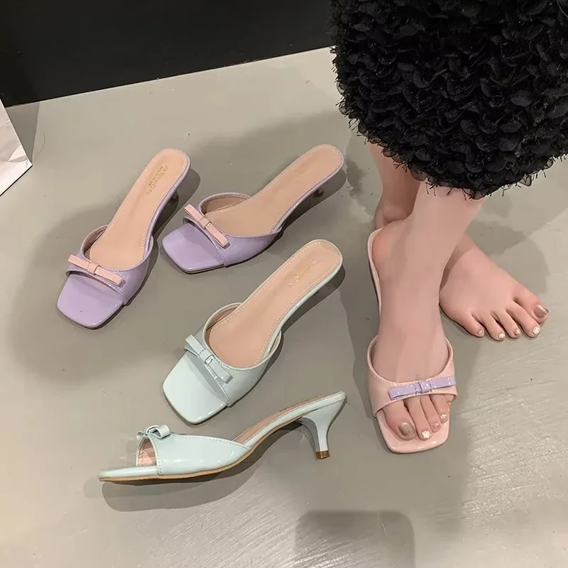 

Летние женские тапочки-гладиаторы на тонком каблуке, модные шлепанцы с открытым носком, женские повседневные модельные туфли с узлом-бабочкой