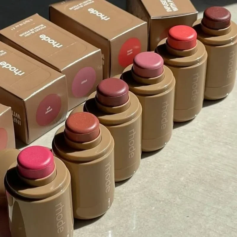 عصا أحمر الخدود 2 في 1 للشفاه والخد، سهلة الاستخدام، لون طبيعي مرطب باللون الأحمر الكريمي، مكياج محمول بلمسة نهائية من البودرة، لون طويل الأمد