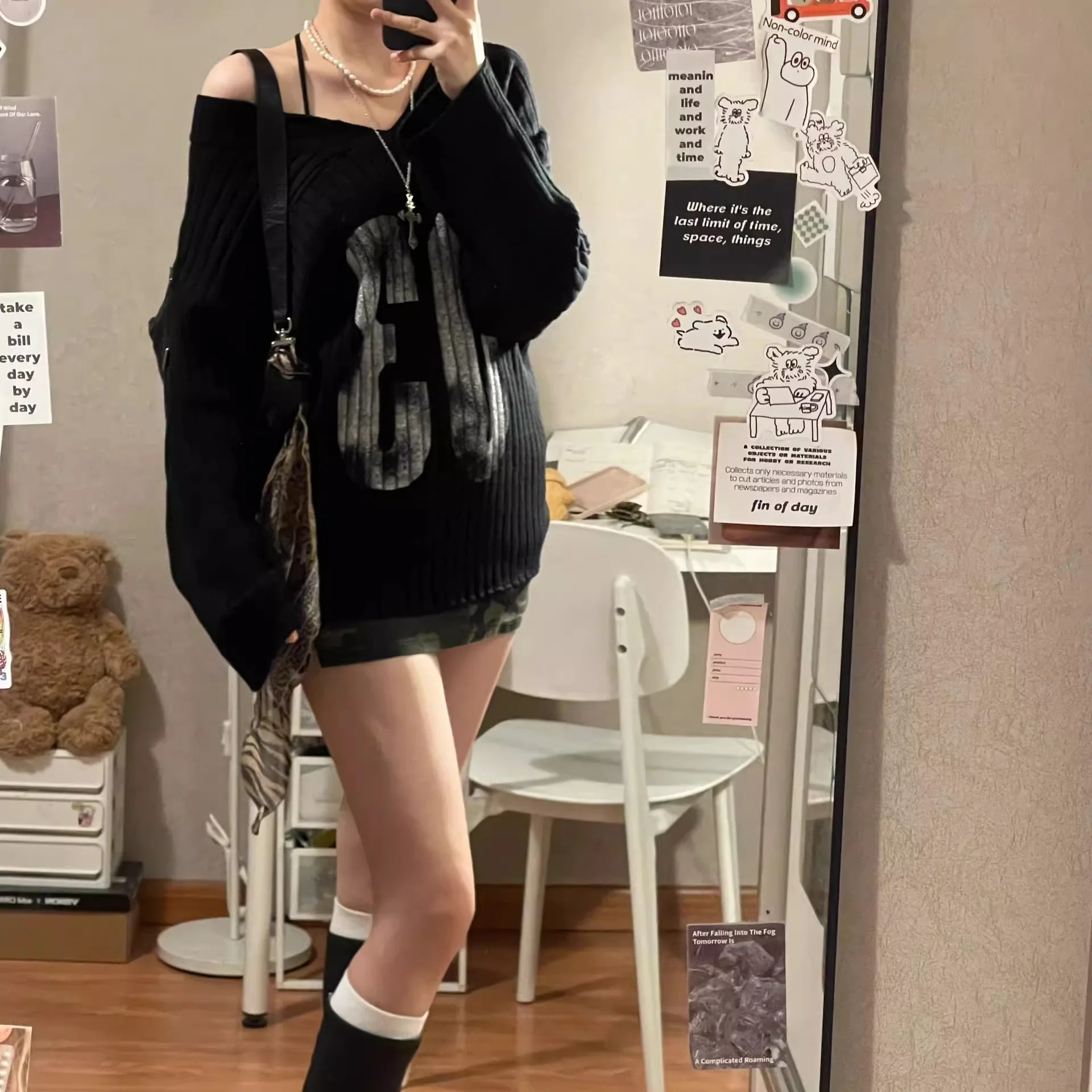 

Американский свитер в стиле Spicy Girl с V-образным вырезом и открытыми плечами, женский, осенне-зимний, свободный, уютный, в стиле Lazy Sle, милый и стильный топ