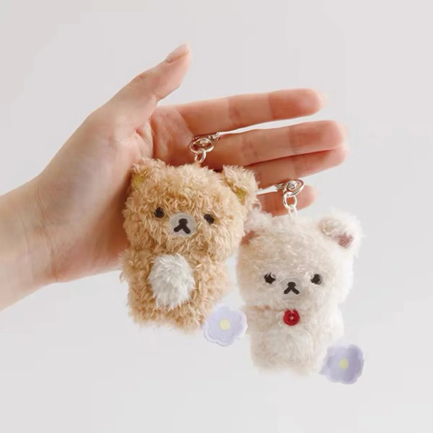 LLavero de peluche esponjoso de oso Rilakkuma, serie de flores de primavera, bonito abalorio para bolso Kawaii para mochila, bolso, regalo de decoración