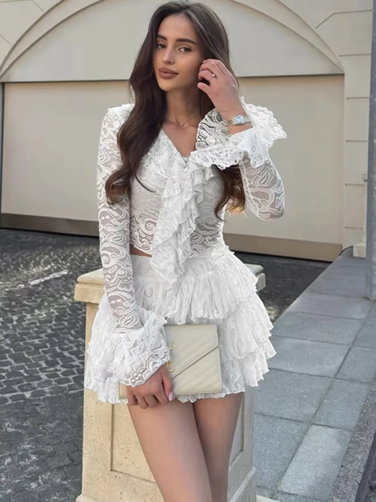 

Whatiwear Элегантный комплект из 2 предметов со рюшами, женские жаккардовые топы с v-образным вырезом и оборками, расклешенные рукавами и многоуровневые юбки, наряды в стиле Y2K