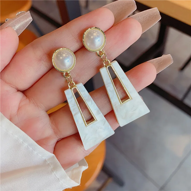 Exaggerated Black White Acrylic Geometric Trapezoidal Pearl Drop Earring for Women European American Jewelry Trend Creative Gift