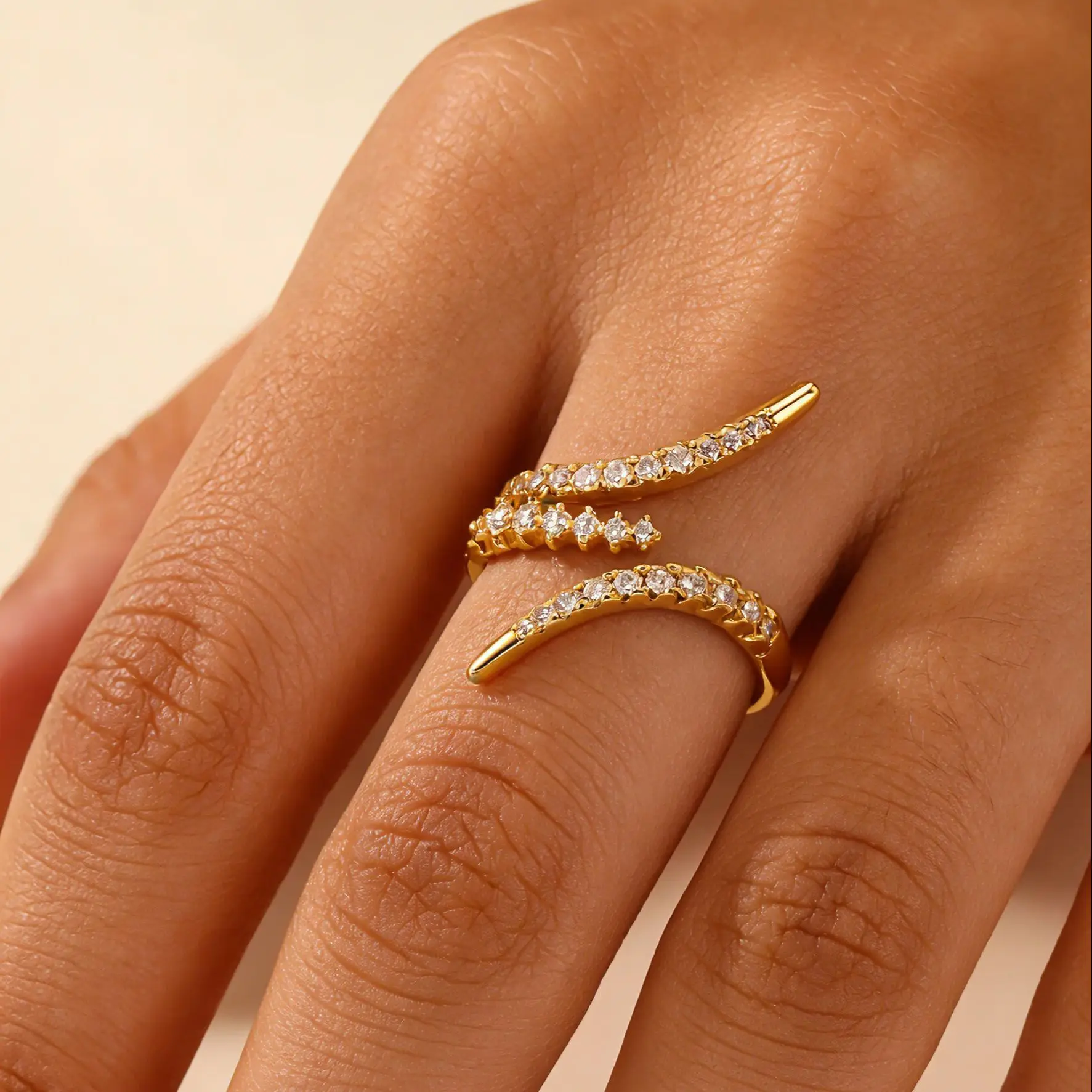 INS Serpentine Fringe Cubic Zirconia Stainless Steel Women's Rings Gold Color Anti Fading Ring Wedding Jewelry Prom Accessories