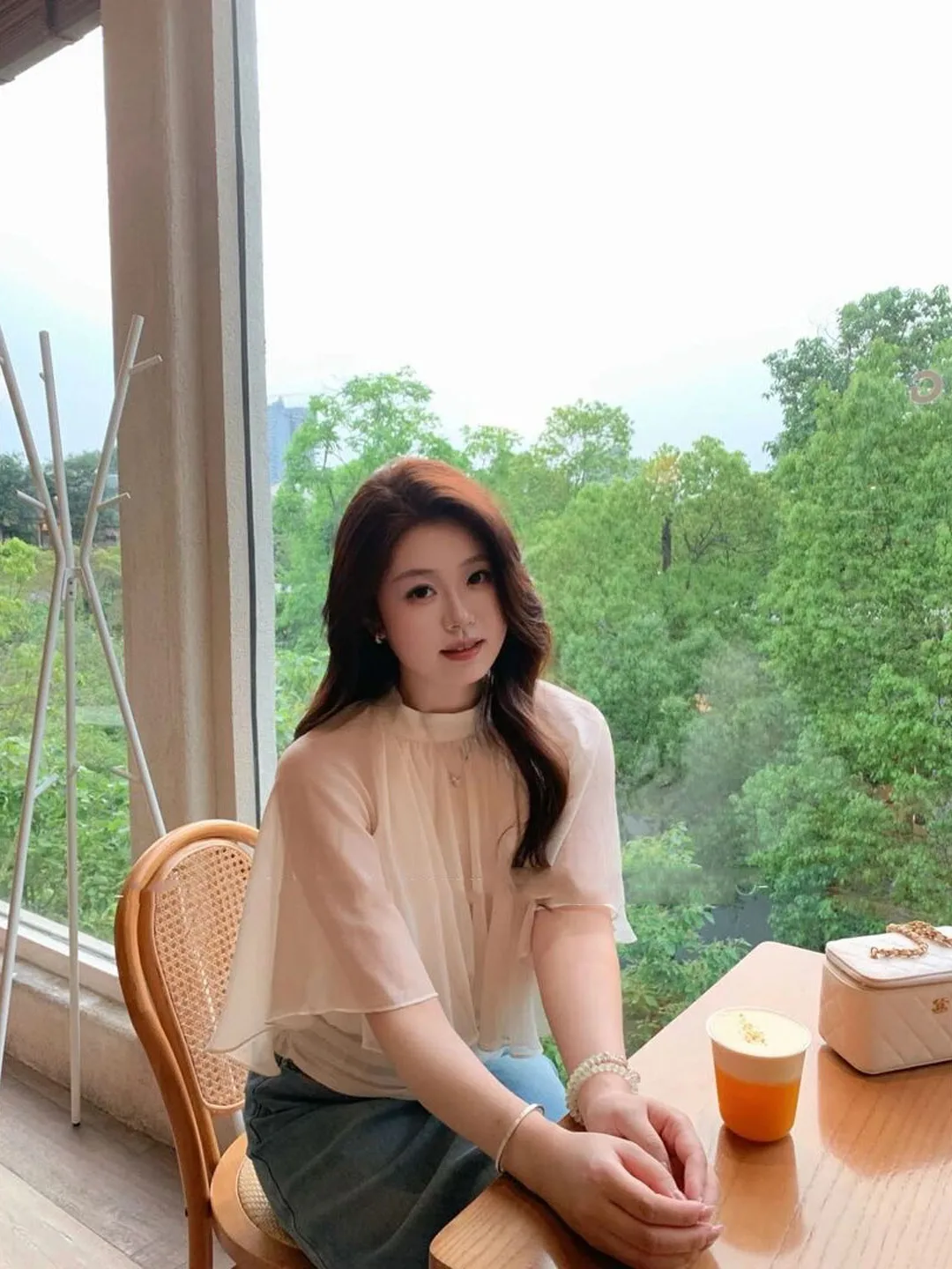 

Korean Style round Neck Short Sleeve Women's Shirt Chiffon Material Commuter Style Slim Fit Anti-Stain Easy to Clean Short Le...