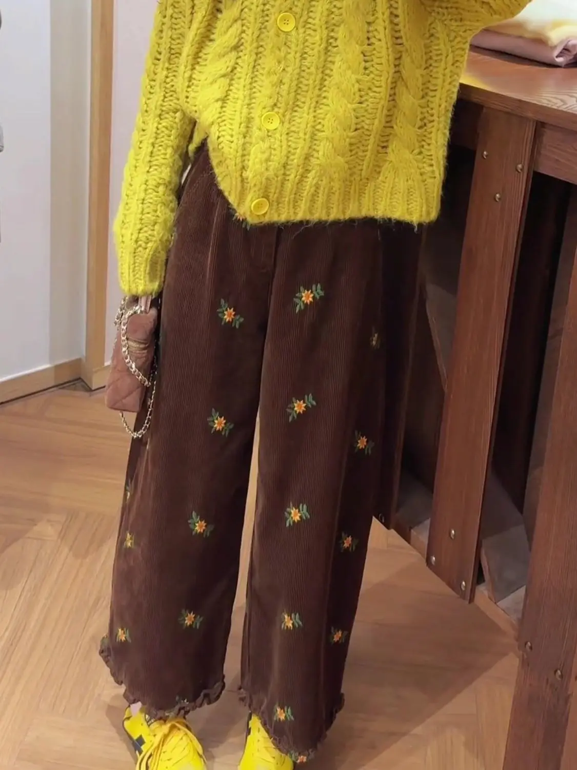 

Brown Corduroy Straight Leg Pants Autumn Women's Fashion New Flower Embroidery Cuff Splicing Nine Points High Waist Trousers