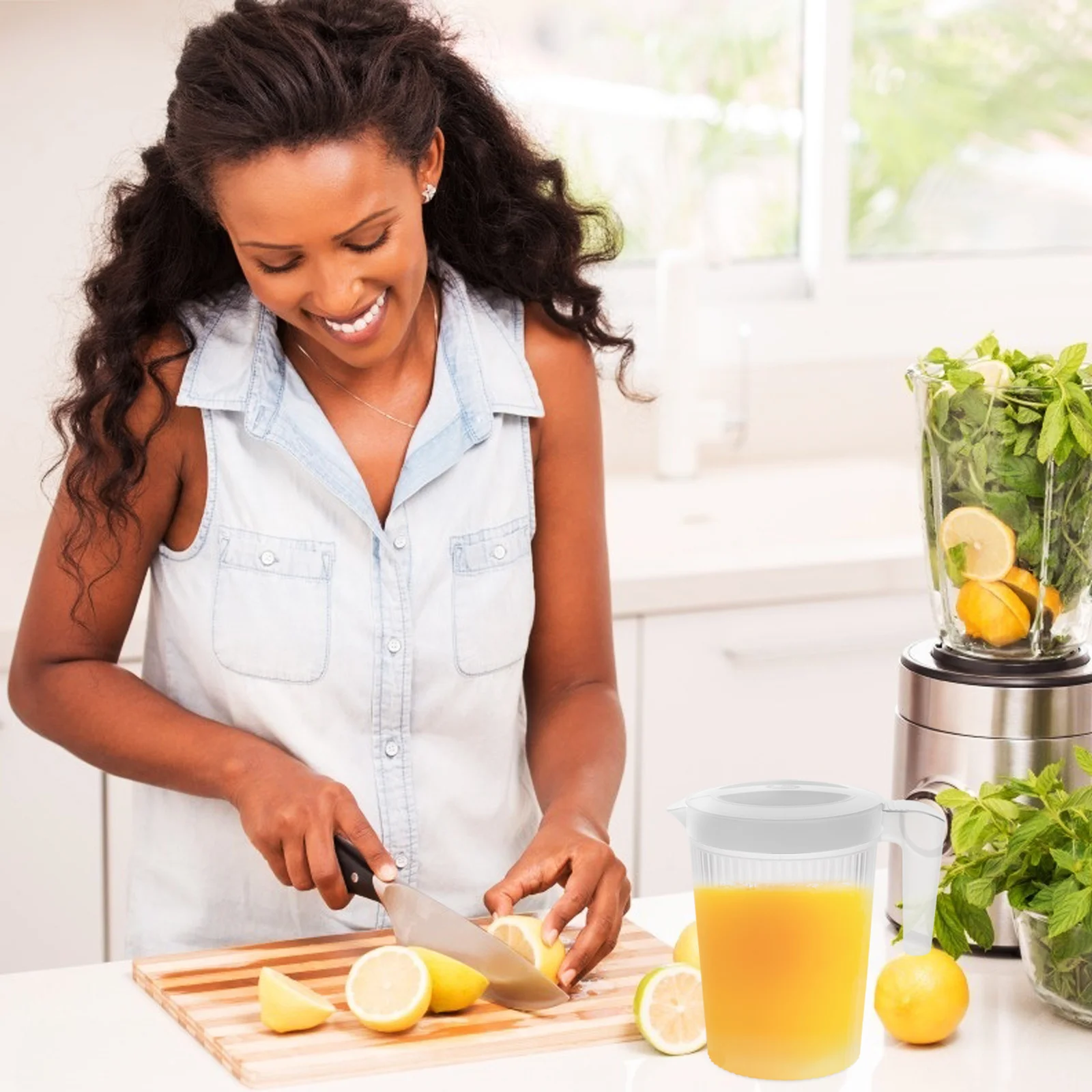 

2L Safe Plastic Water Pitcher Lid Portable Lightweight Suitable Many Occasions Holding Water Juice Tea Milk Beverages