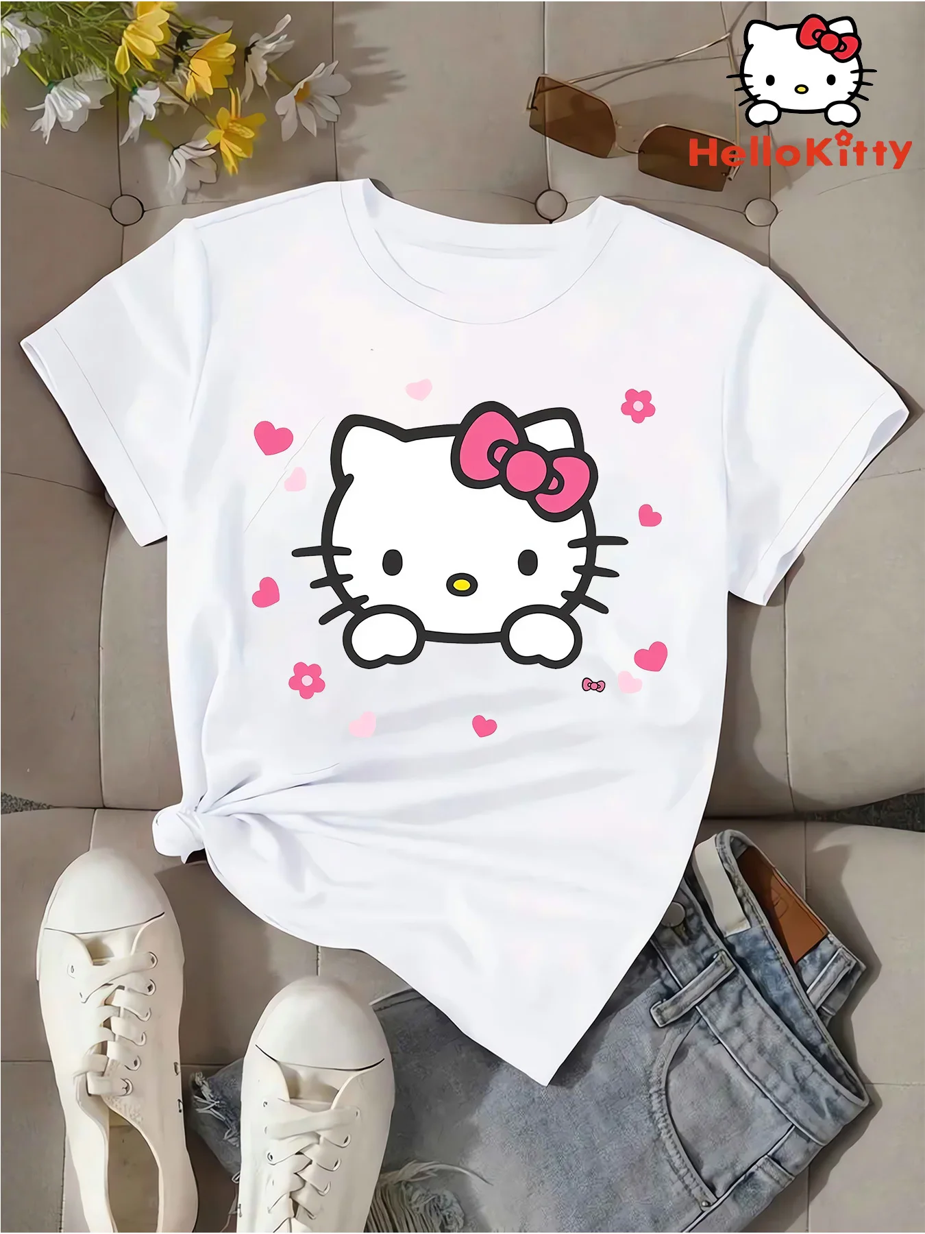 

The Jing Sanli summer men's and women's fashionable and comfortable T-shirt features the Hello Kitty pattern print,