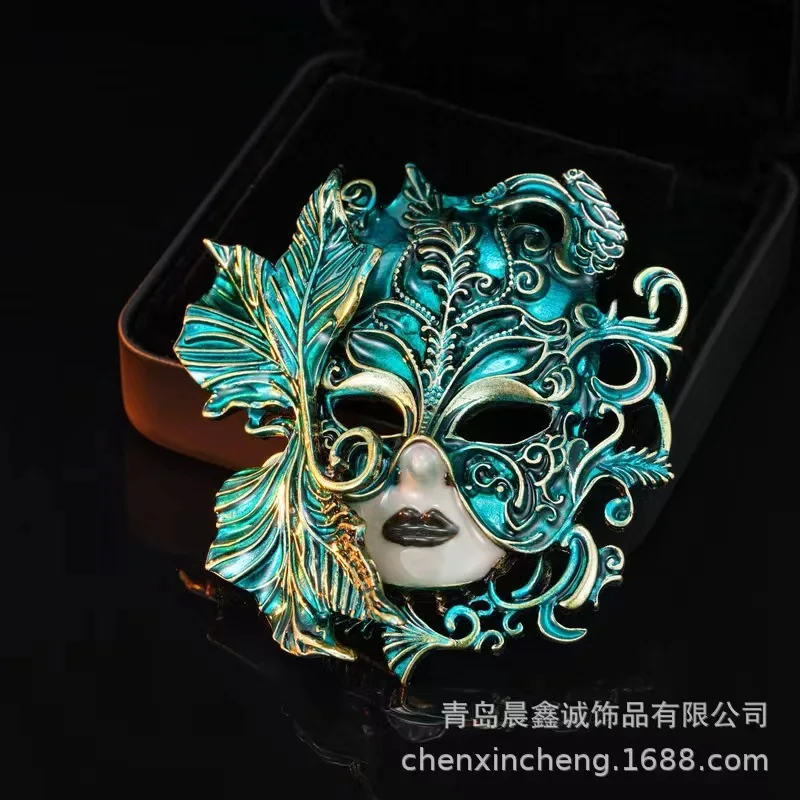 Amazon new exaggerated mask styling brooch accessories personality style three-dimensional suit jacket pin accessories