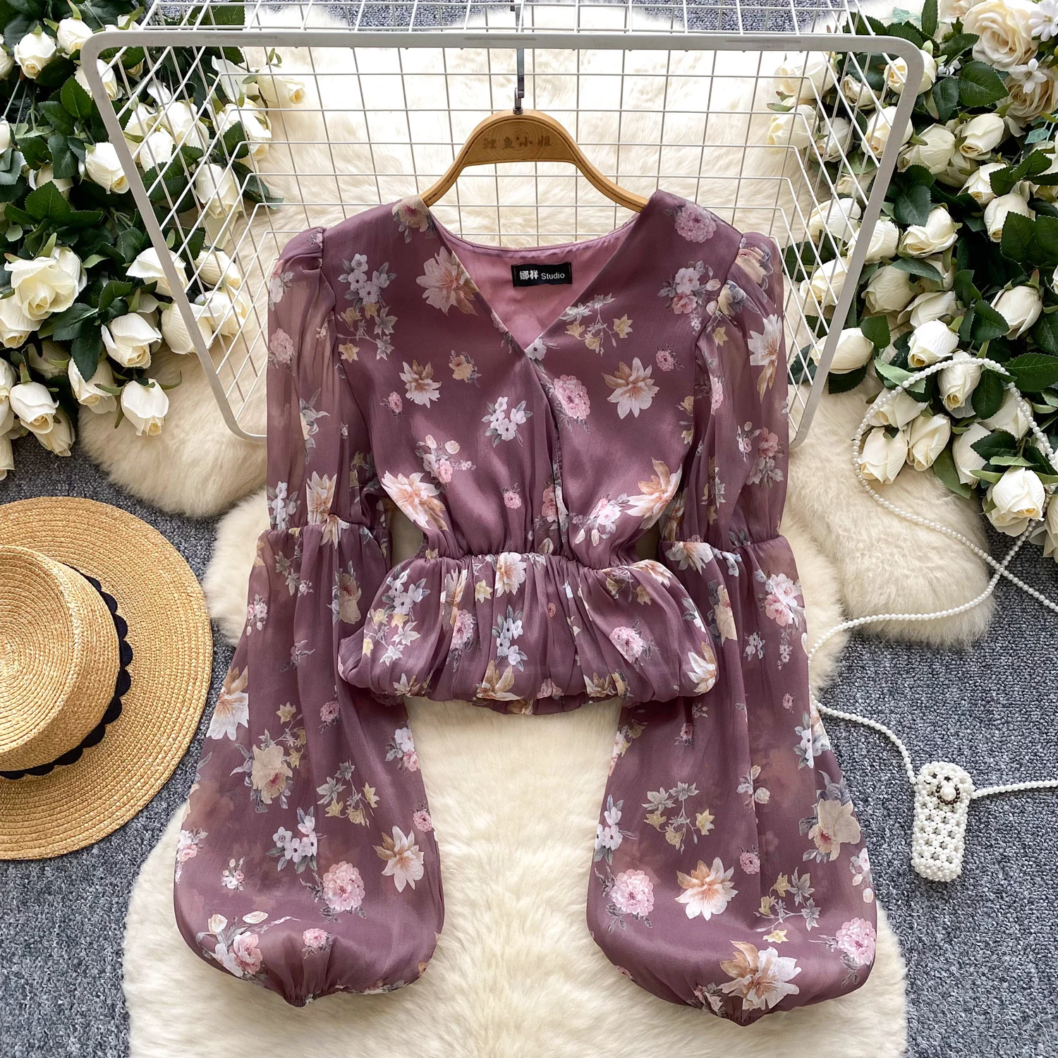 Bluzka vintage z nadrukiem, dekolt w serek, siateczka, długi rękaw, dopasowana, elegancka, modna, seksowna koszula damska, odzież damska.