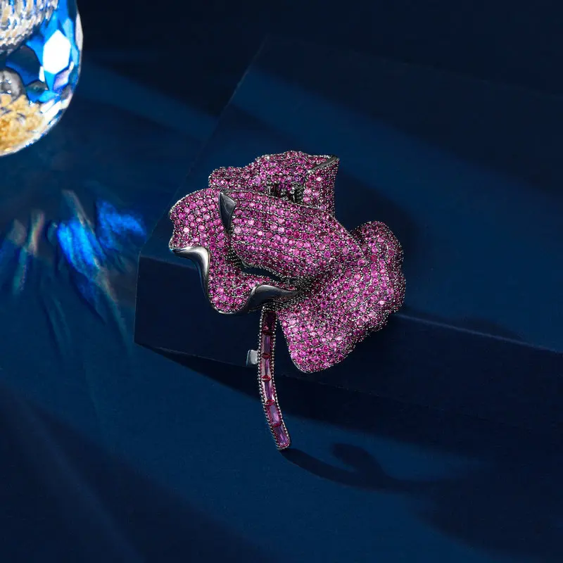 High-end Design Three-dimensional Flower Brooch Luxury Micro-inlaid Zircon Female Corsage Banquet Dress Temperament Accessories