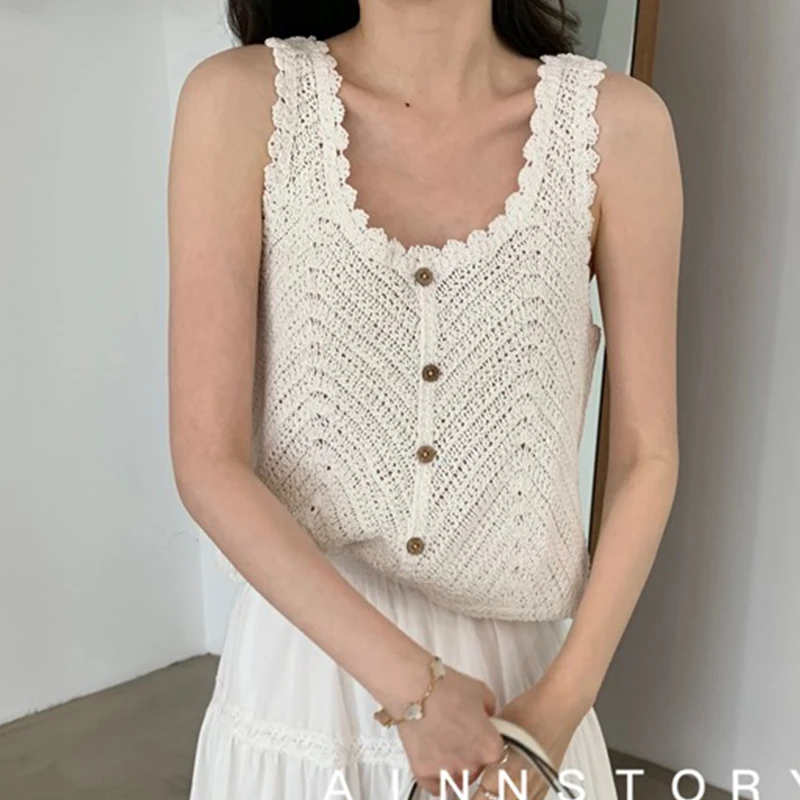 Summer round neck sleeveless knitted short vest for women Korean version can be worn inside and out with a knitted shirt vest fo