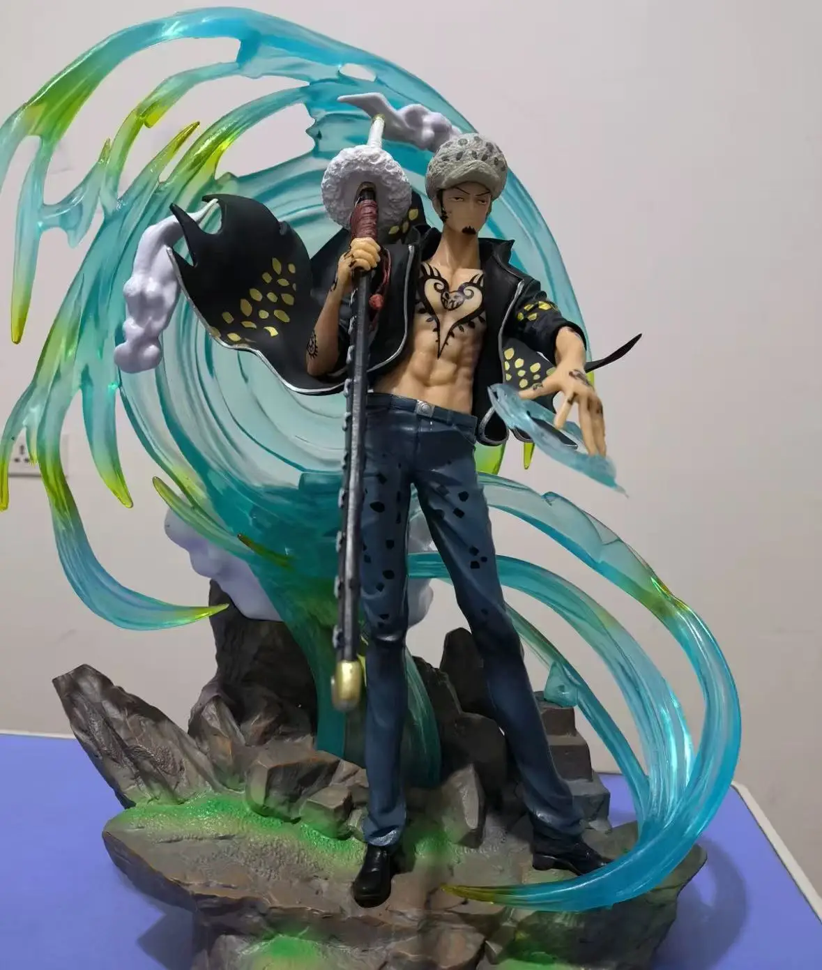 

One Piece Gk Special Edition Trafalgar Law Figure Model Luminous Sculpture Display Piece Gift Illusory Glow Collectible Toy