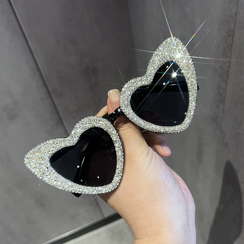 Fashion Brand Heart Women Sunglasses Retro Sexy Silver Bling Sun Glasses Frame Ladies Sunglasses UV400 Eyewear Oculos De Sol