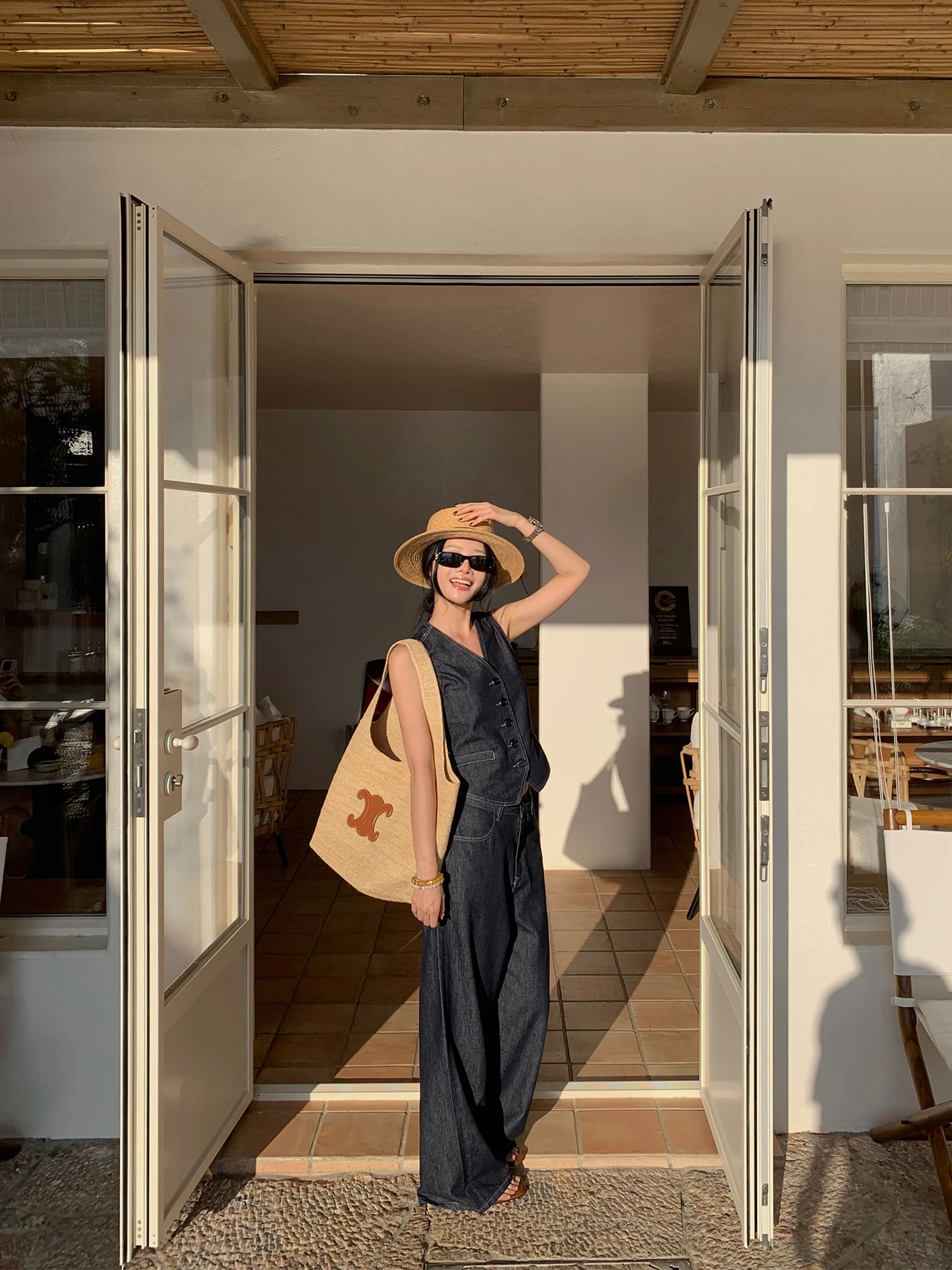 

Модный женский джинсовый комплект: жилет и джинсы, оригинальный винтажный стиль, летняя новинка, повседневная одежда, хлопковый костюм-двойка с V-образным вырезом