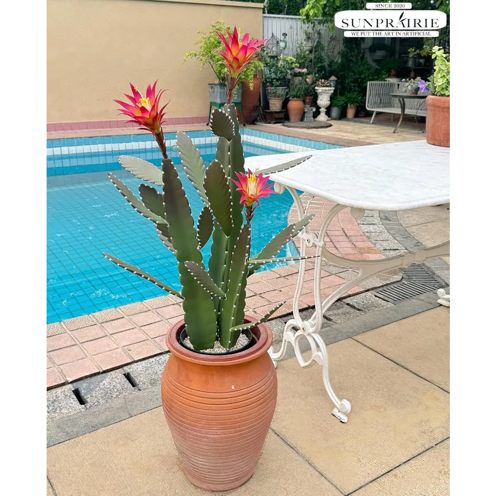 صبار صناعي كبير مقاس 33 بوصة مع زهور أرجوانية في وعاء مع حصى طبيعي. أوراق نهائية من الساتان ذات مظهر حقيقي وملمس.