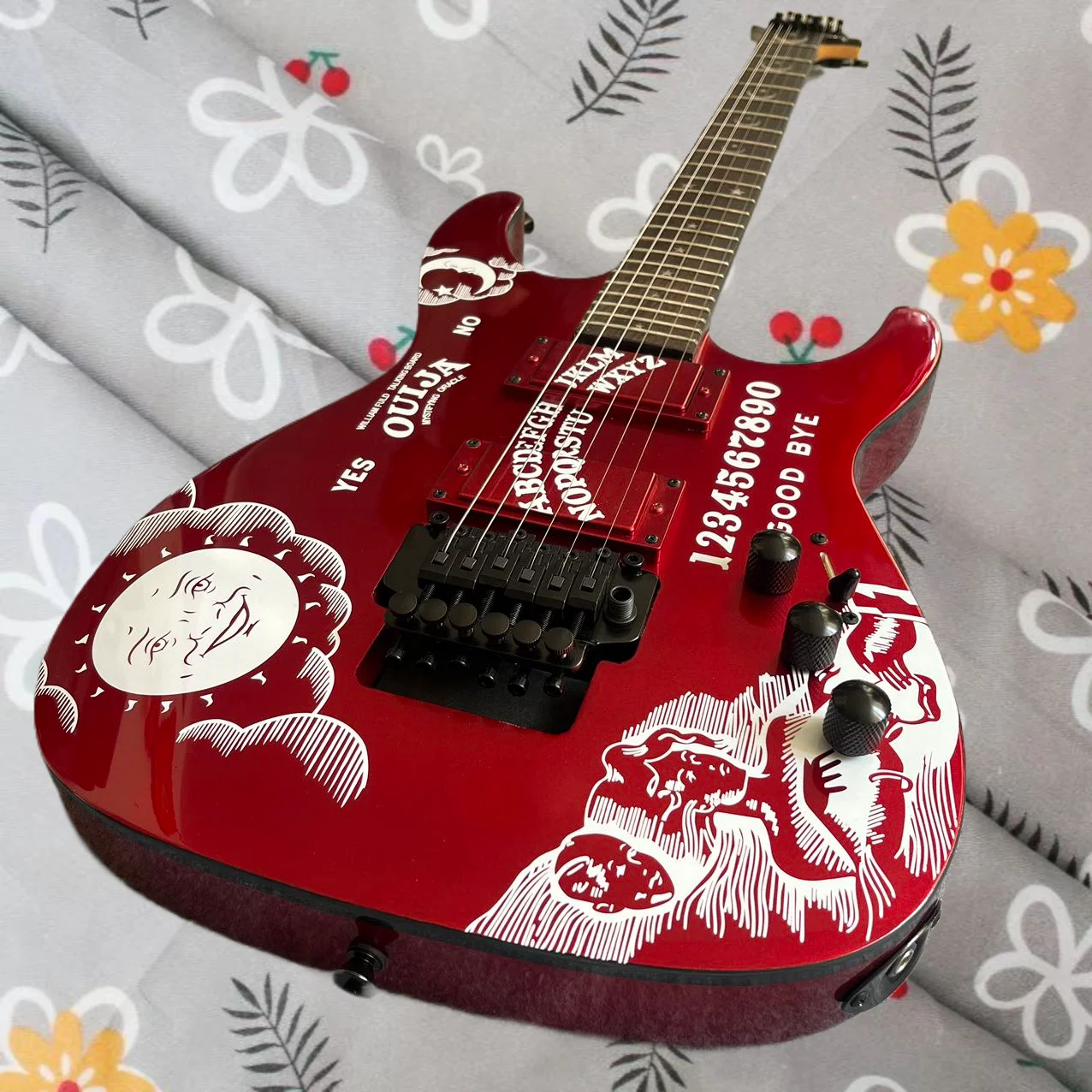 Electric guitar, factory customized, maple neck, peach blossom heart body, moon, in stock, fast and free shipping