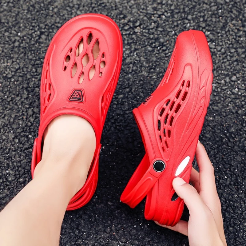 

Новинка 2023 года, мужские сабо, тапочки, модная обувь с отверстиями, пляжные сандалии, домашняя обувь на плоской подошве, легкие мягкие шлепанцы для ванной, оптовая продажа