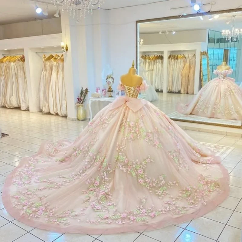 Robe De Quinceanera rose clair, épaules dénudées, décalcomanies à paillettes, fleur 3D, longue queue en dentelle, robes De 15 fraîches ﻿ Personnaliser