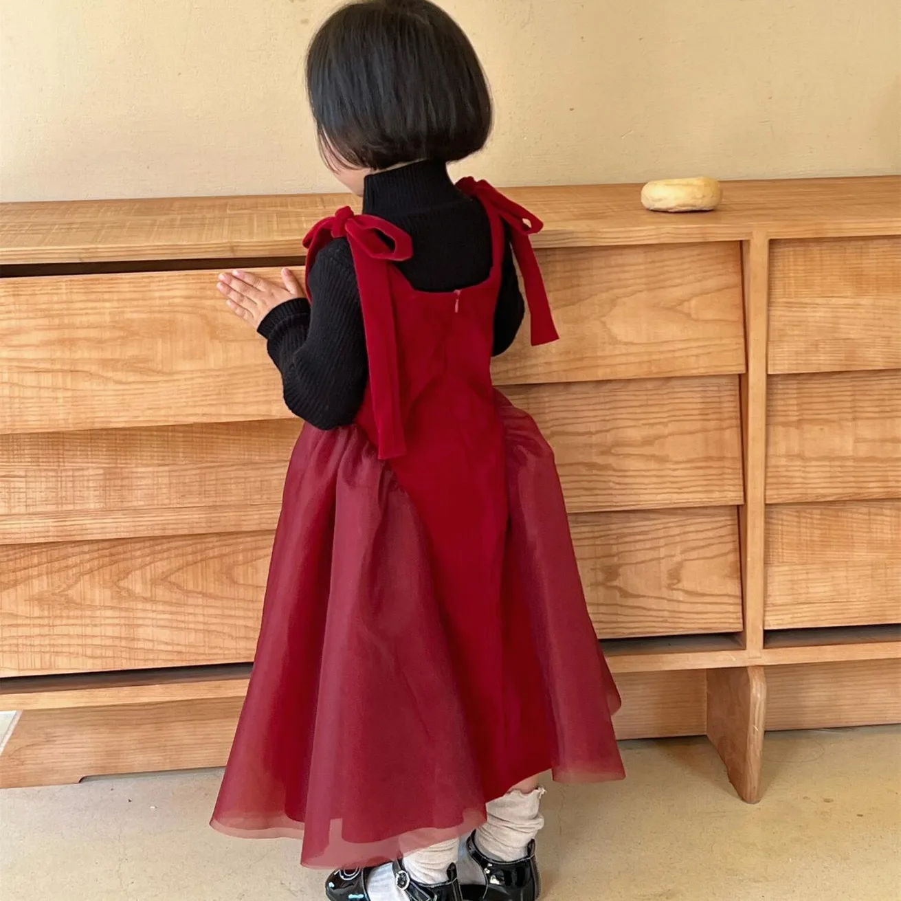 

Korean children's clothing 2023 winter new girl's dress velvet suspender skirt gauze skirt princess skirt red