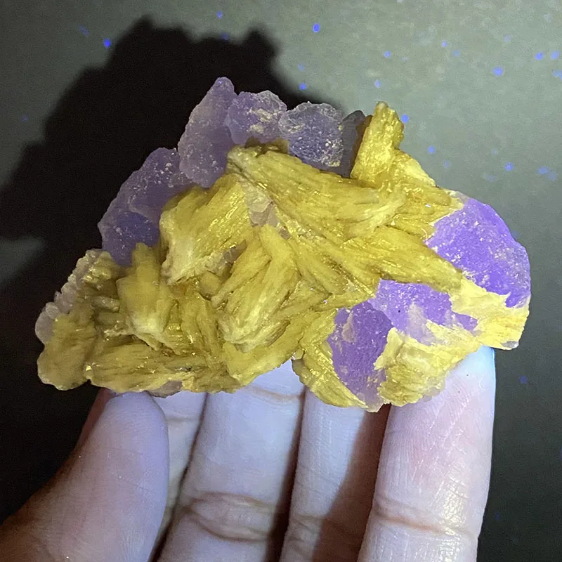 

100% натуральный барит (фиолетовая флуоресценция) Минеральные образцы Камни и кристаллы Украшения для дома и предметы коллекционирования