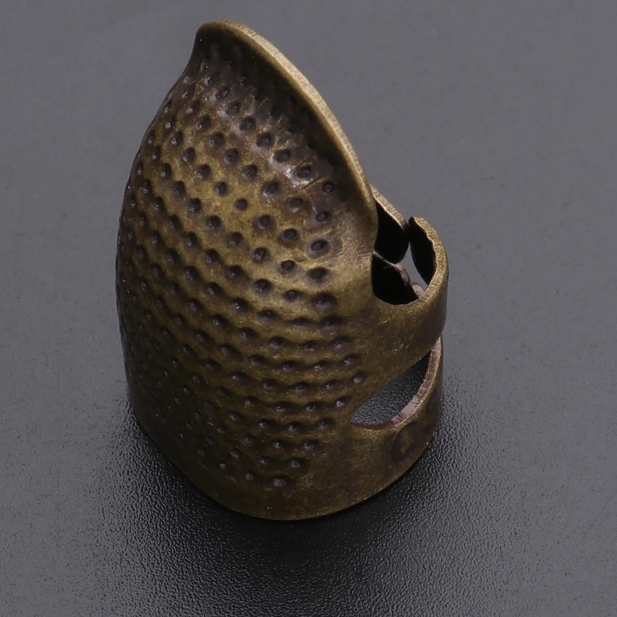 

Protective Case Needle Press Thimbles for Hand Quilting Anti Cutting Finger Sewing