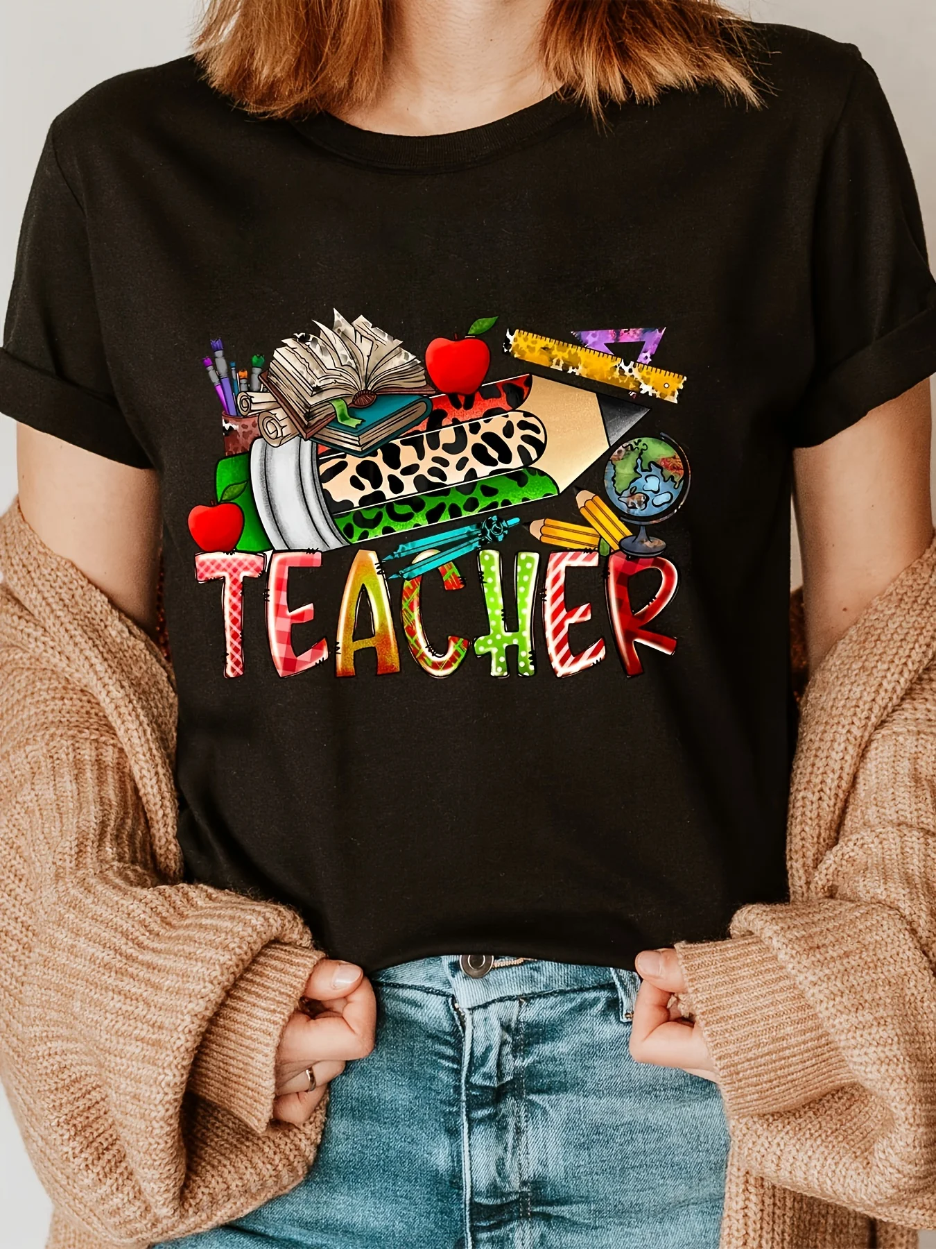 The T-shirt features a Teachers' Day-themed design and is suitable for wear during the spring and summer seasons.
