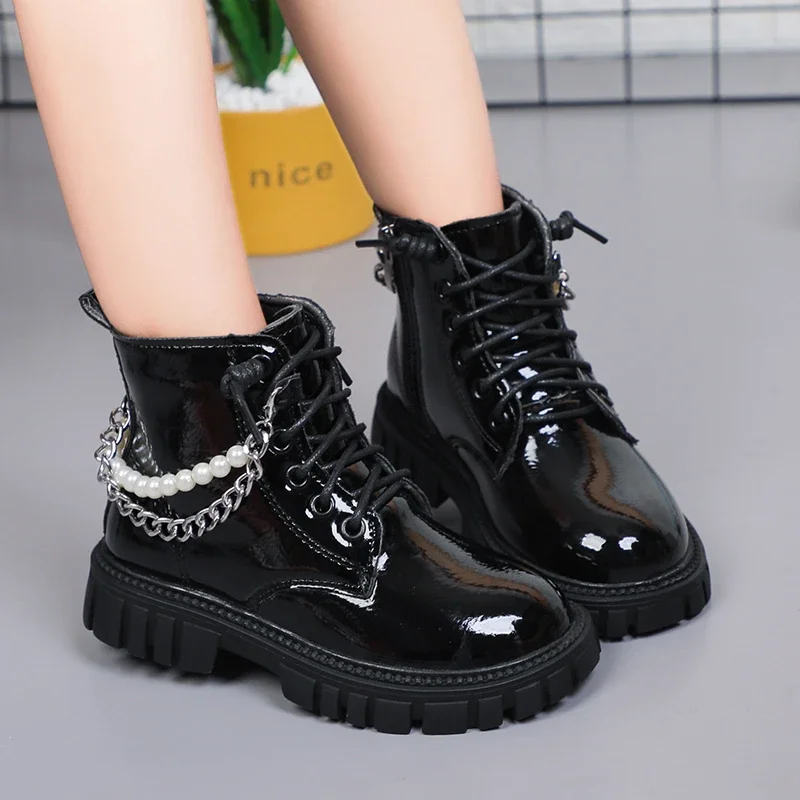 Classic Kids Princess Ankle Boots Luxury Metal Chain Girls Leather Boots Glossy PU Versatile Children Fashion Boots Thick Bottom