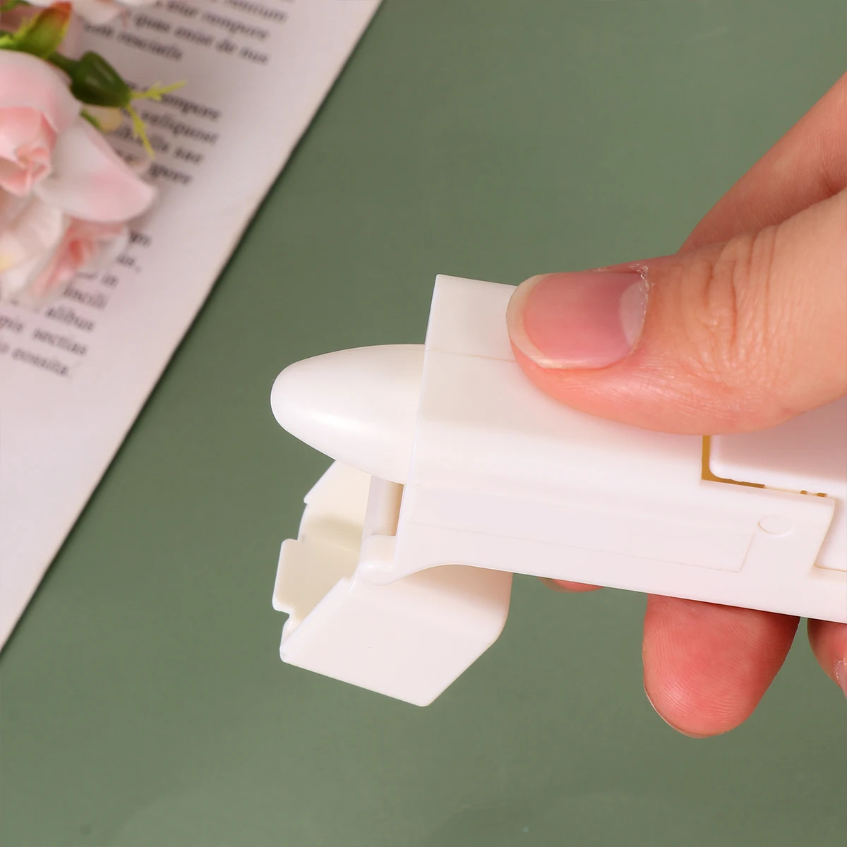 

2pcs Elevator Tool Portable Door Opening Clip For Hygiene Protection Outdoor Handle Clamp Disinfectant Refillable