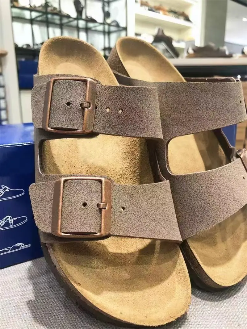 

Новые классические женские сабо-шлепанцы 2026 года: модные уличные пляжные сандалии с двойной пряжкой, кожаные сандалии унисекс, обувь-сабо