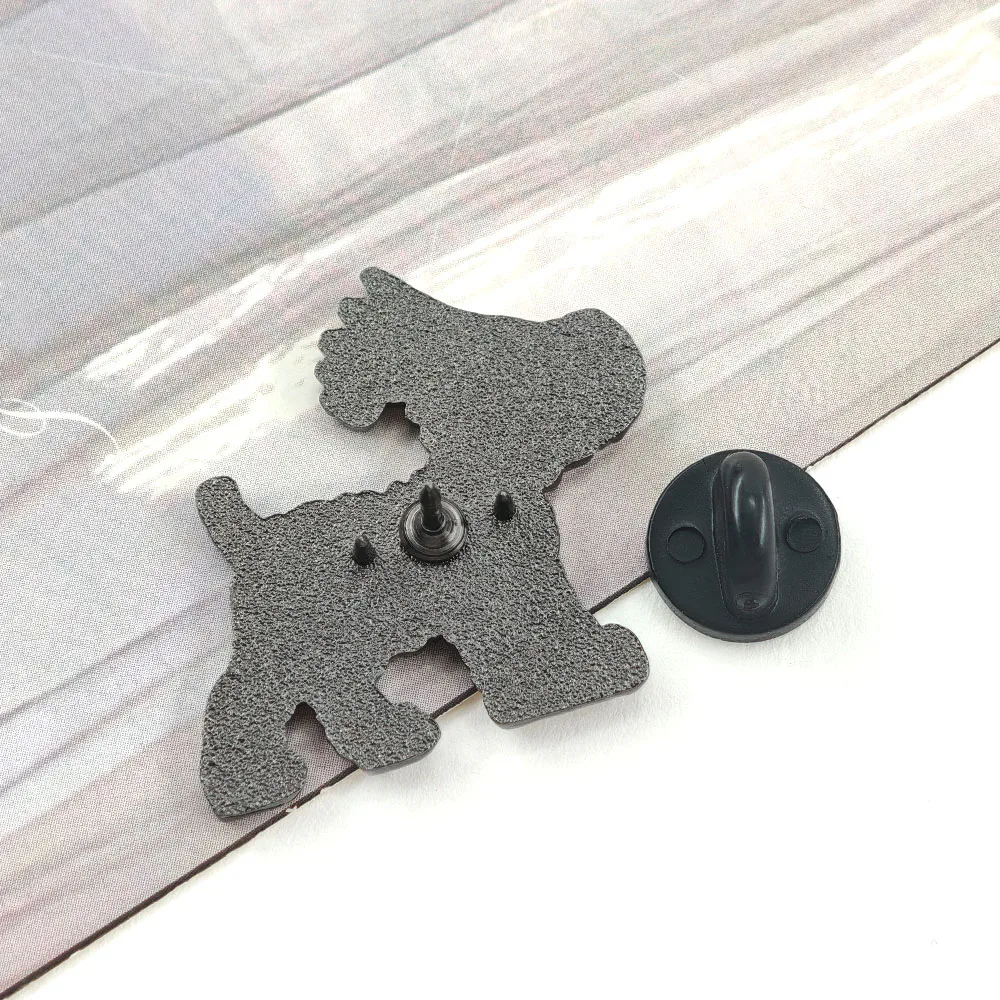 Klassischer Anime-Charakter Schneewittchen Emaille-Pin Niedlicher Hund mit Krone Retro Comic-Peripherie-Abzeichen Rucksack-Anstecknadeln Geschenk – Detail 3