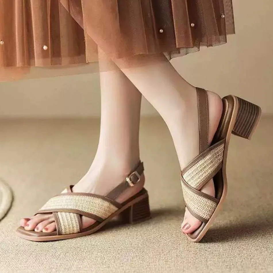 

Удобная женская обувь на мягкой подошве, женские туфли с цветными блоками, римские туфли с одним ремешком, босоножки на массивном каблуке.