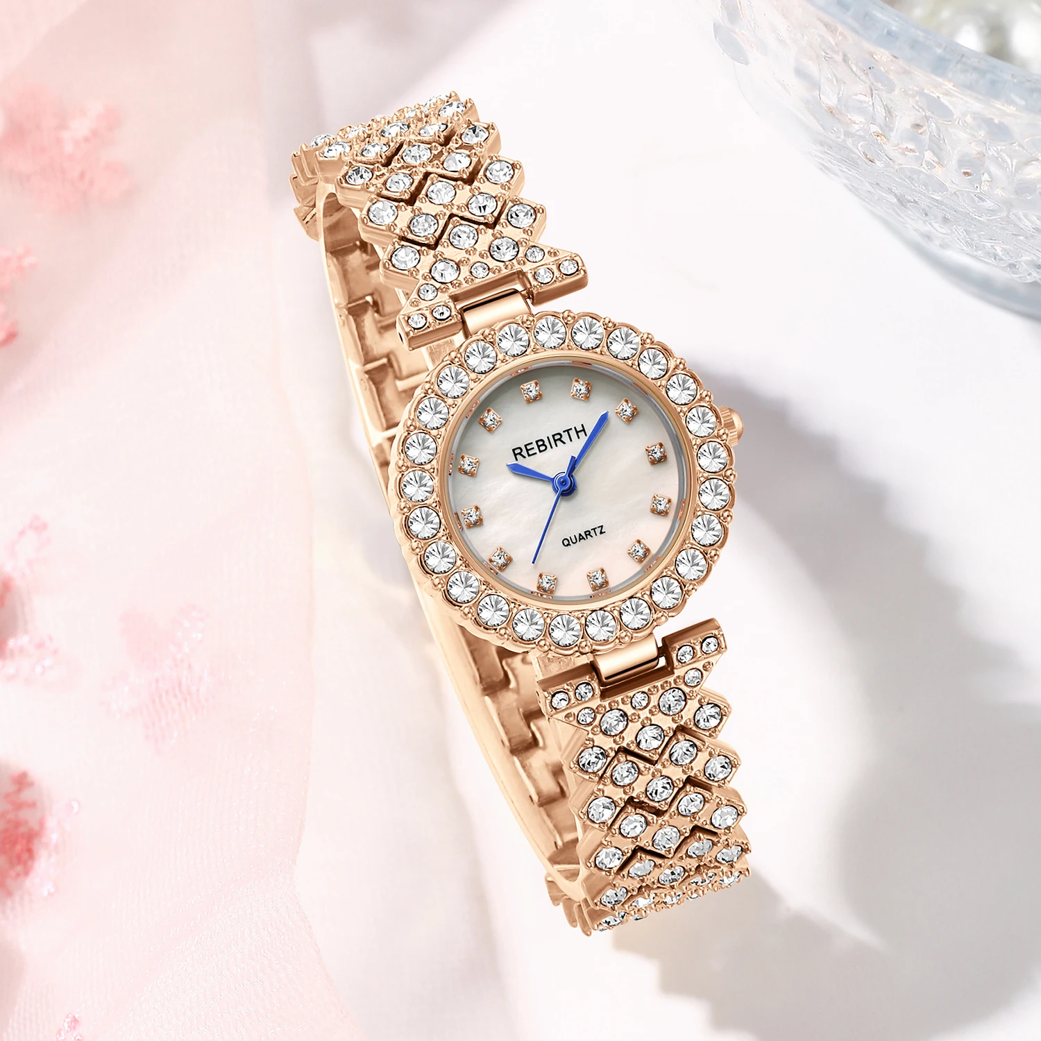 ساعة كوارتز كاجوال وبسيطة وفاخرة مرصعة بالألماس للنساء