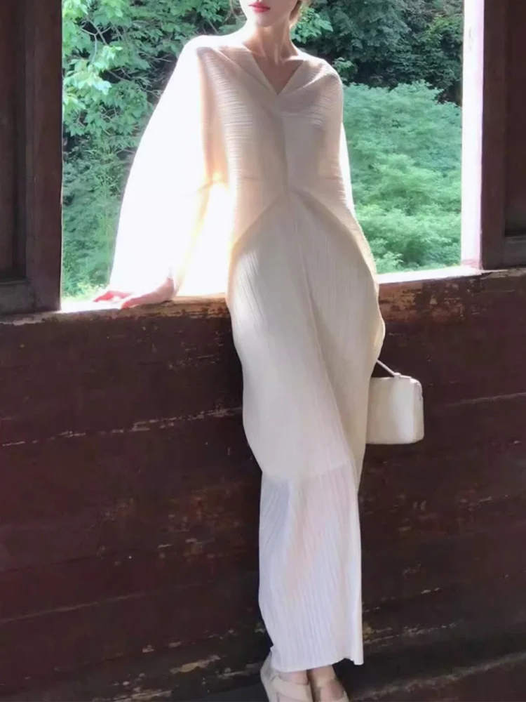 

Chic White Batwing Sleeve Dress V-Neck Waist-Cinched Pure Color Pleated Skirt for Women Summer Fashion Casual Wear Polyester ...