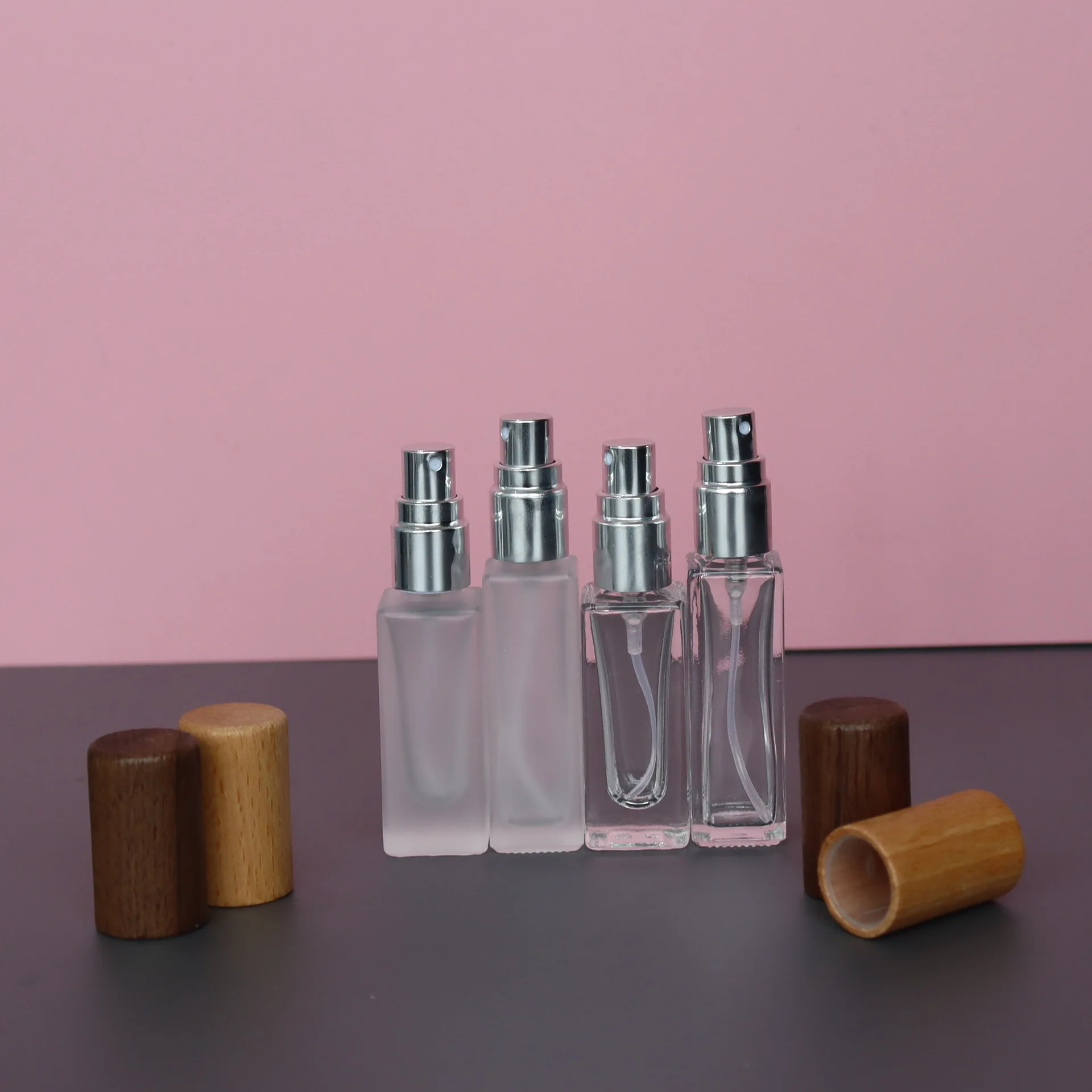 Przenośny szklany butelek na perfumy z atomizerem, 5 ml/10 ml, wielokrotnego użytku, pusty, pojemnik na próbki kosmetyków, idealny w podróży.