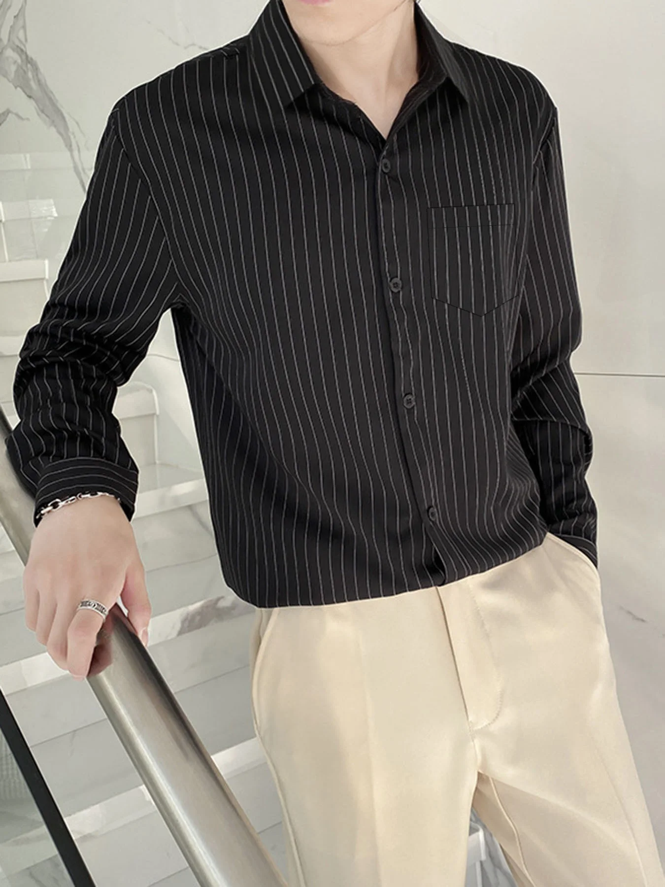 Spring and autumn high-end black striped shirt for men, long sleeve business casual daily commuting shirt.