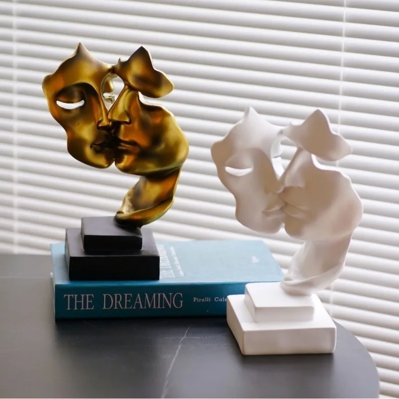 1pcs Creative Silence Is Golden Couple Kissing Face Mask Resin Ornament Personalized Home Room Decoration