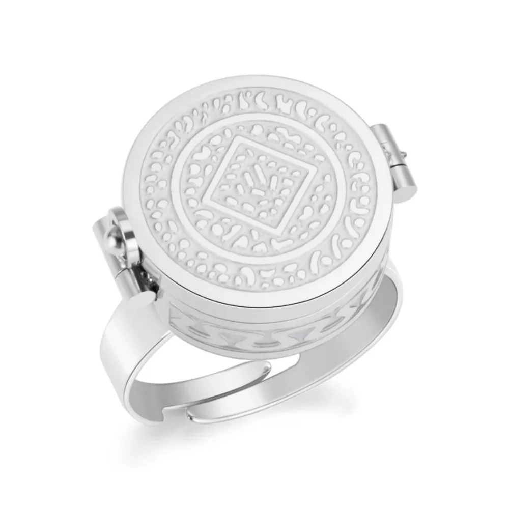 Titanium Steel Lipstick Ring Portable Storage Packable Design Lip Balm Ring Hoop Design European Fashion Adjustable Ring