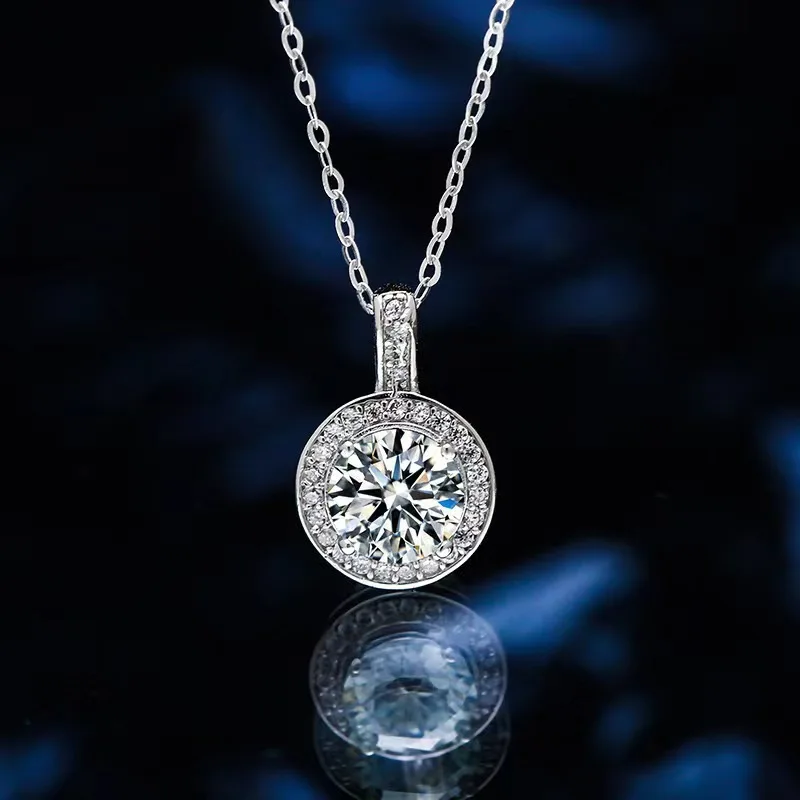 

Hot-selling S925 silver necklace, Moissanite eight-heart and eight-arrow round pendant, light luxury and niche design MXL-1