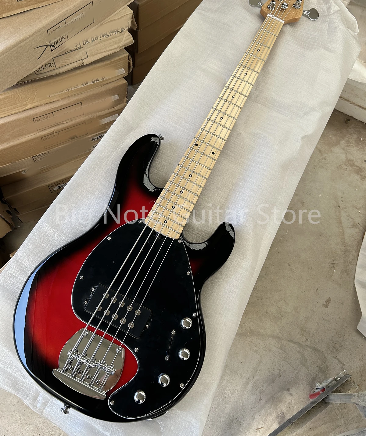 Guitarra eléctrica de 5 cuerdas, diapasón de Arce, golpeador negro, circuito activo personalizable