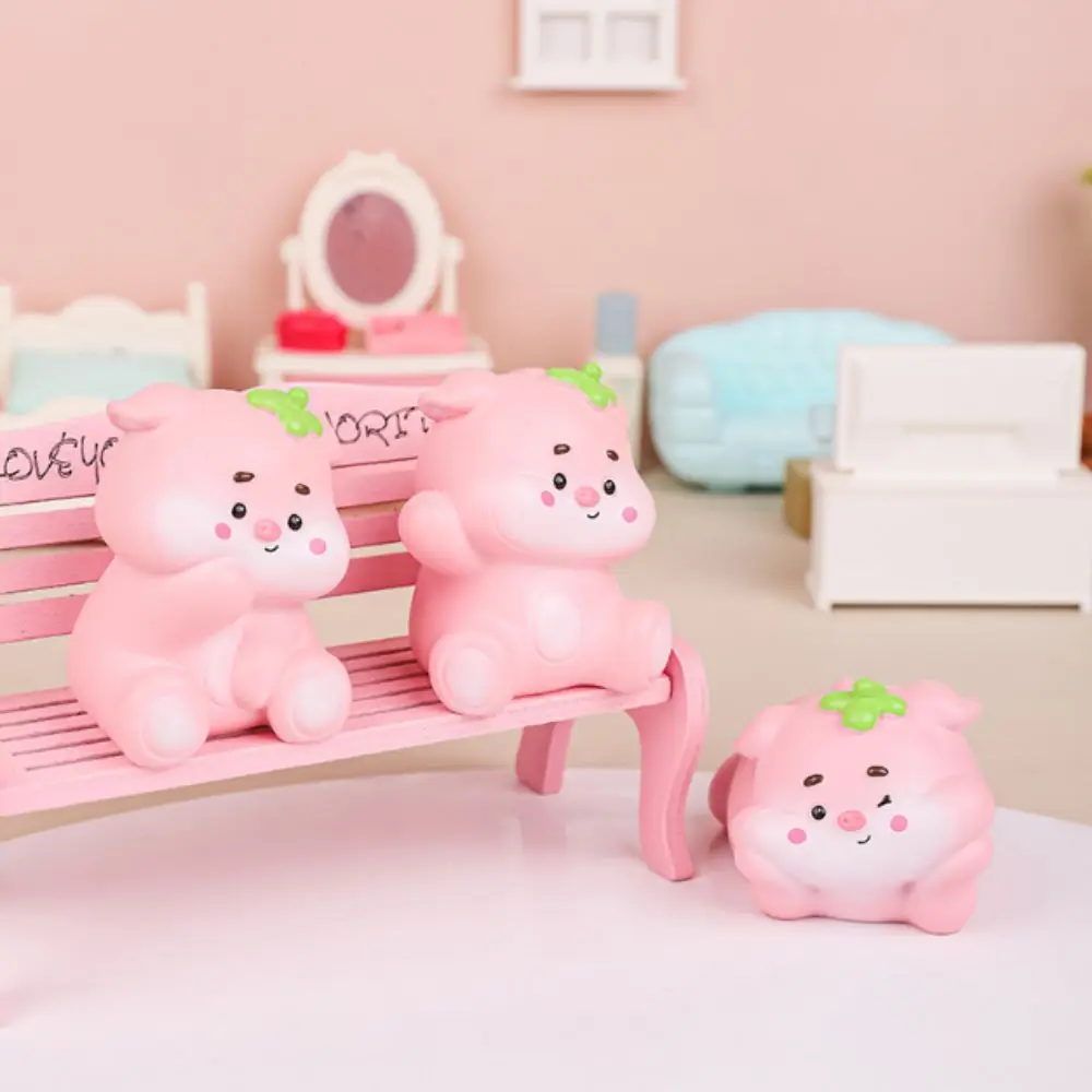 Creative Cute Strawberry Pig Statues Small Unique Resin Pig Ornaments Handmade Cartoon Animal Miniatures Office