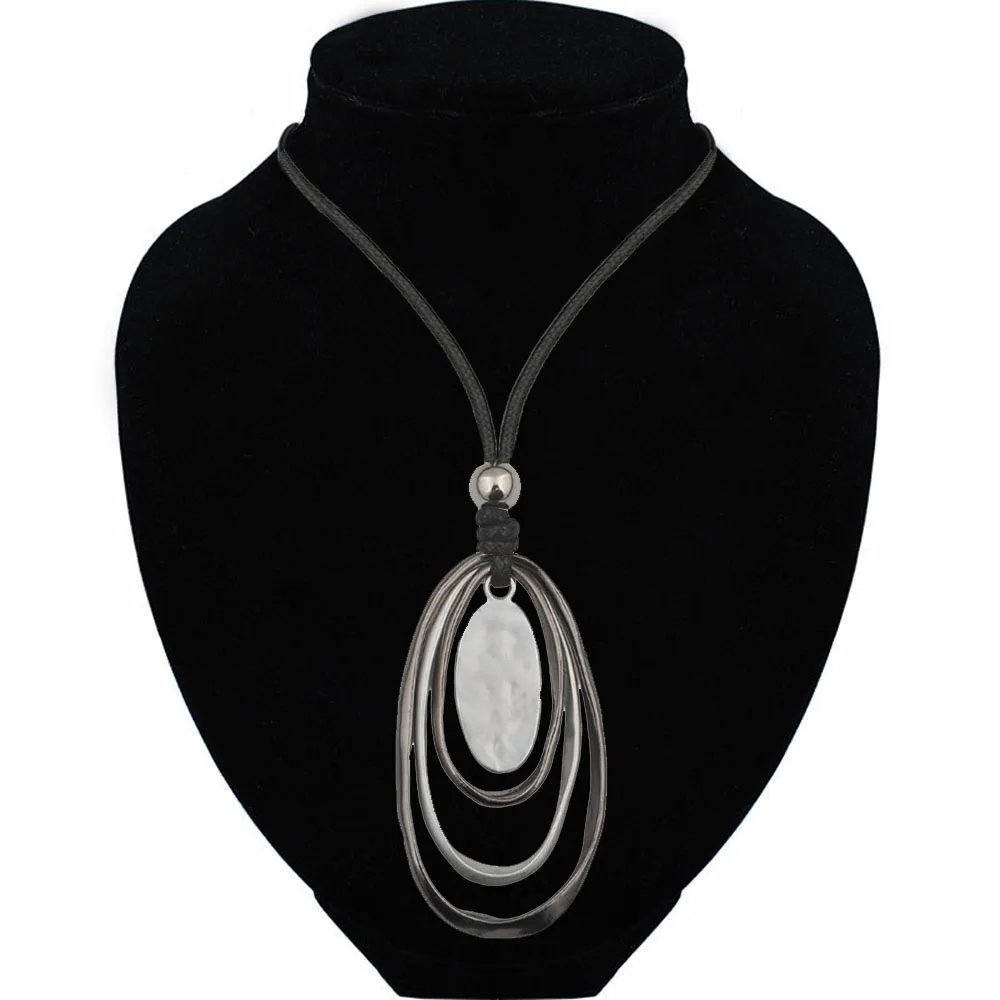 Vintage Women Long Leather Necklace Contrast Color Metal Circle Pendant Suspension Chains Collares Necklace Jewelry