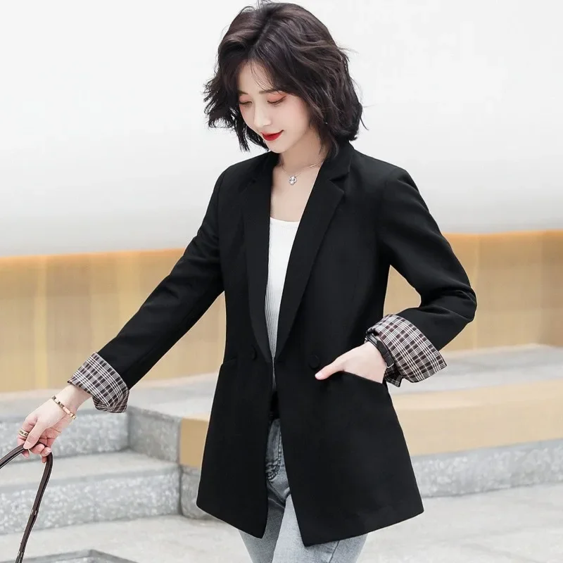 سترة نسائية لربيع وخريف 2025 باللون الأسود بزر واحد سترة عالية الجودة غير رسمية بقصة ضيقة وأصفاد مقاطعة جامعية سترة طبقات