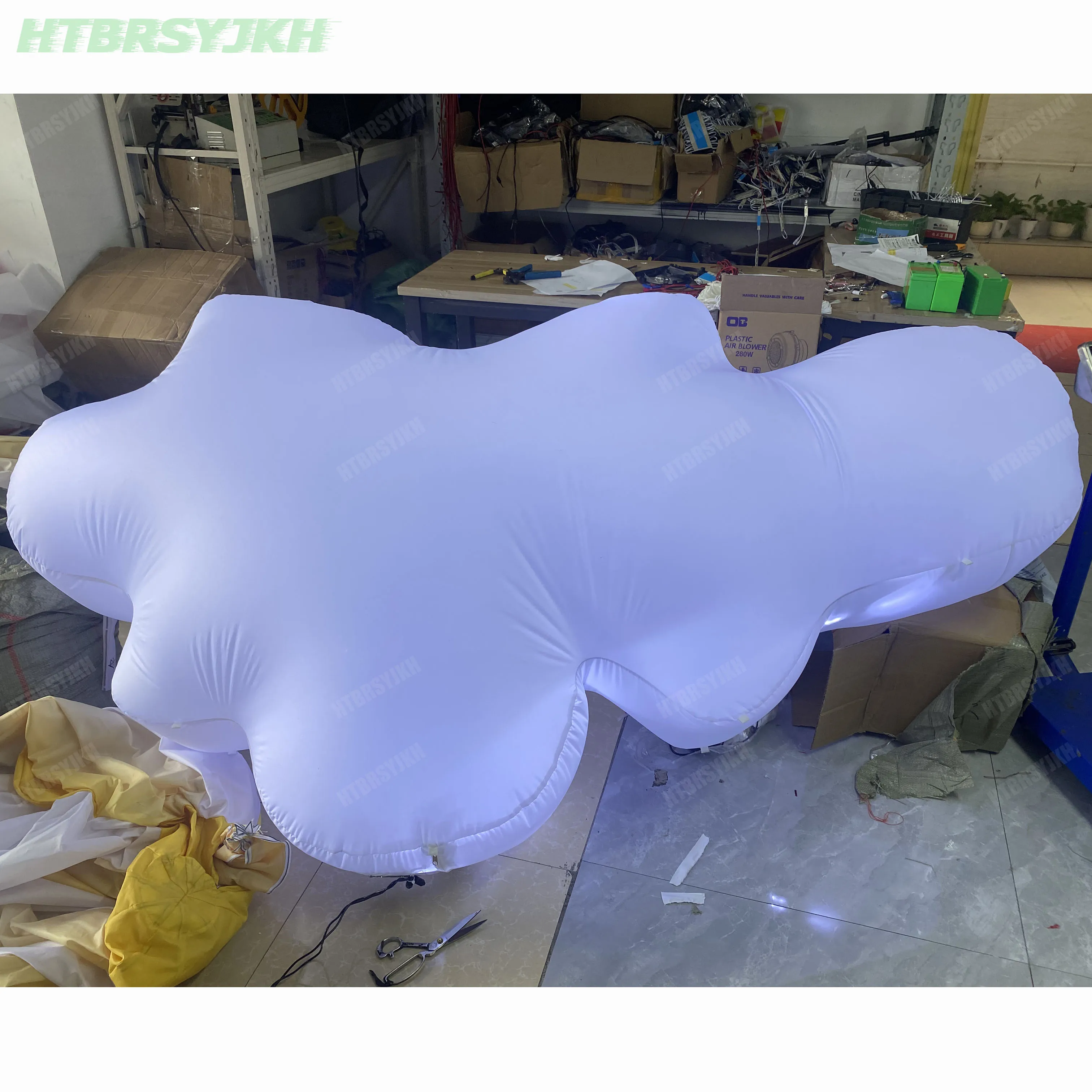 เมฆพองยักษ์พร้อมไฟ LED เปลี่ยนสีโลโก้ที่กําหนดเอง/พิมพ์รูปแบบที่มีอยู่ไนท์คลับกิจกรรมตกแต่งอุปกรณ์ประกอบฉากโฆษณา